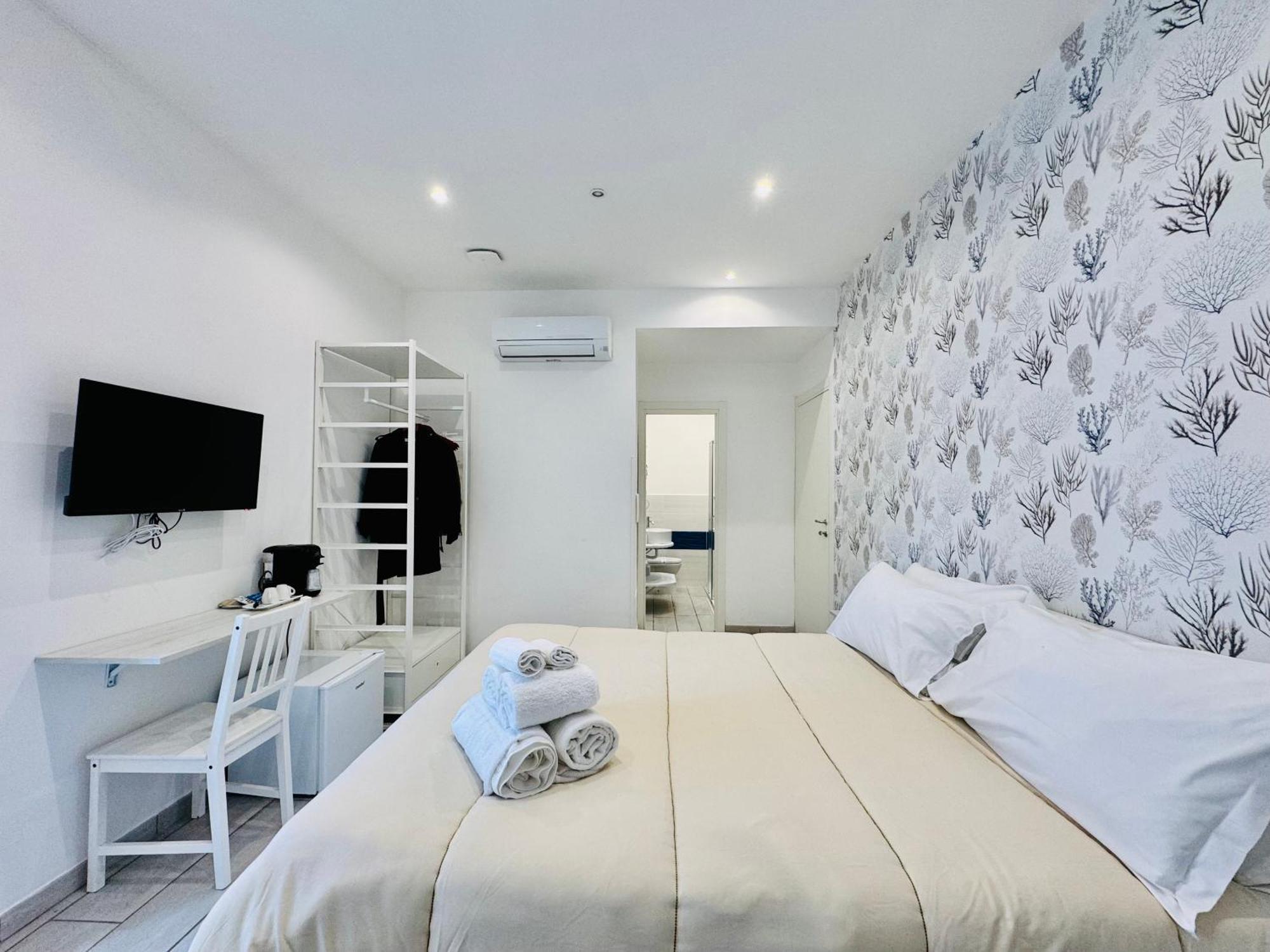 Yourhome - Blue Marina Rooms 소렌토 외부 사진