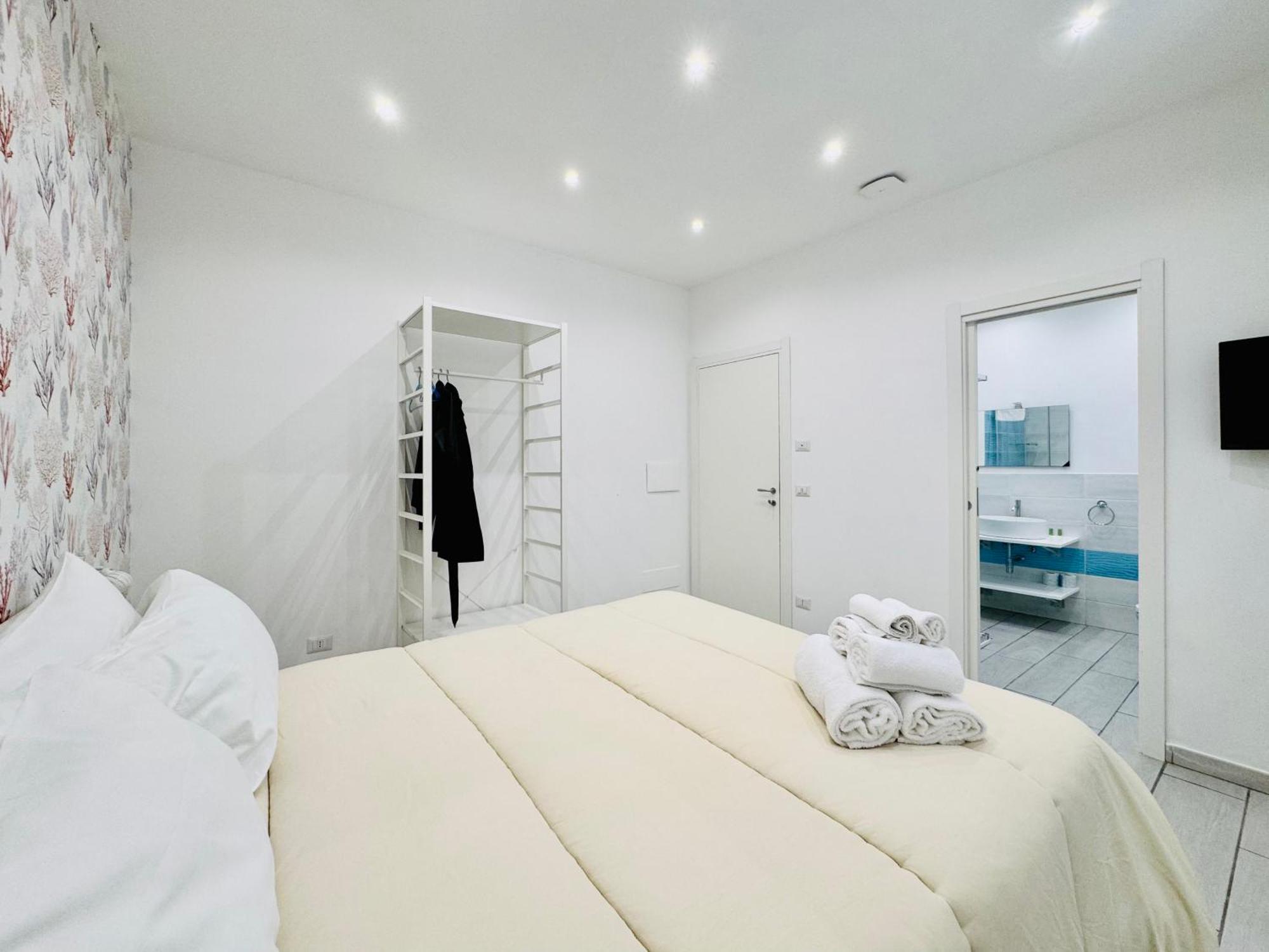 Yourhome - Blue Marina Rooms 소렌토 외부 사진
